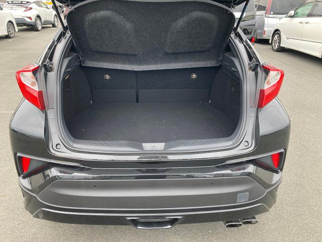 トヨタ C-HR ハイブリッド G