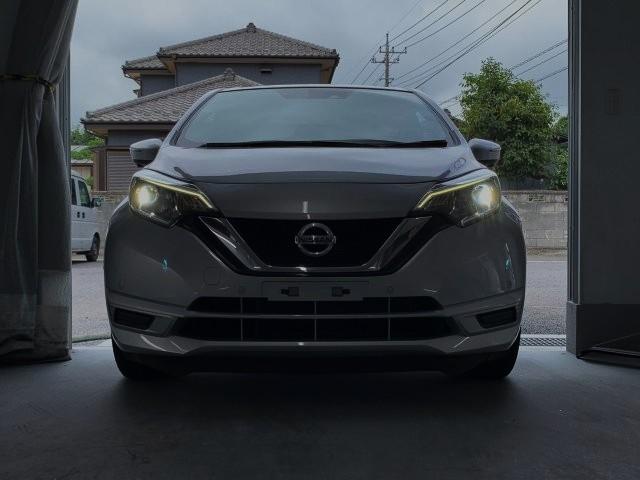 日産 ノート X アラウンドビューモニターLEDヘッドライト付き