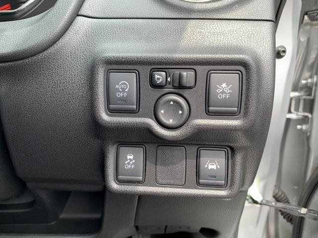 日産 ノート X アラウンドビューモニターLEDヘッドライト付き