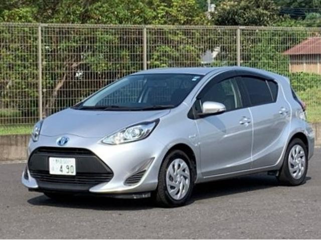 トヨタ アクア S オートエアコン電動格納ドアミラー付き