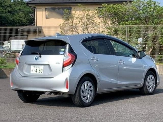トヨタ アクア S オートエアコン電動格納ドアミラー付き