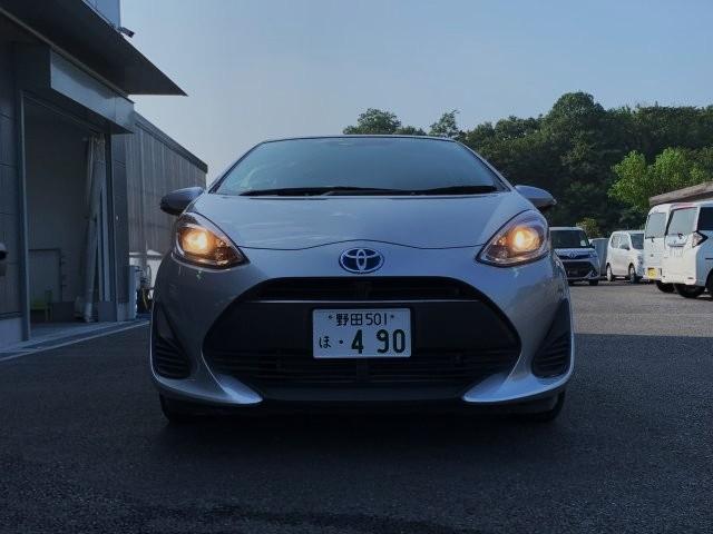 トヨタ アクア S オートエアコン電動格納ドアミラー付き