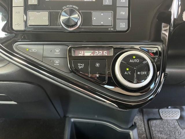 トヨタ アクア S オートエアコン電動格納ドアミラー付き