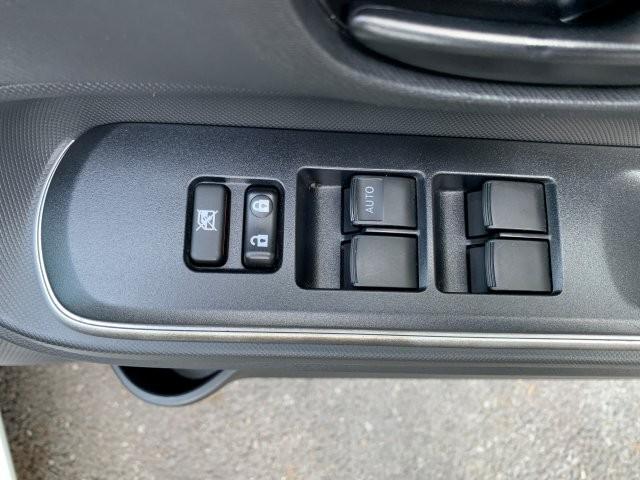 トヨタ アクア S オートエアコン電動格納ドアミラー付き