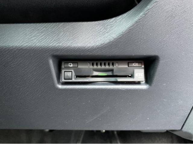 トヨタ アクア S オートエアコン電動格納ドアミラー付き